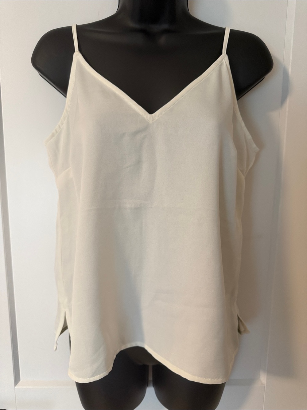 NWT Women's Cream V-Neck Spaghetti Strap Camisole